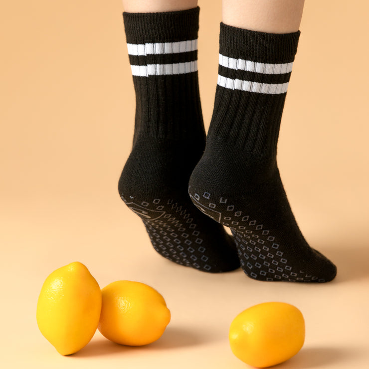 Urban in Black | Grip Socks